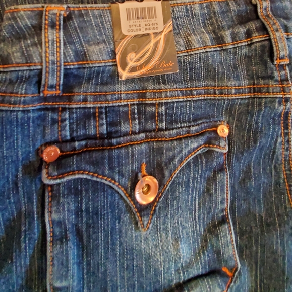 Soho Babe Indigo Capri Pleaded Jeans NWT Size 7 - Picture 13 of 16